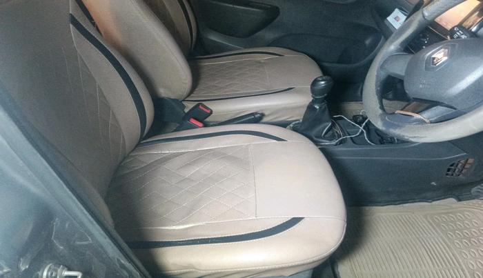 2016 Renault Kwid RXT 1.0, Petrol, Manual, 1,66,728 km, interior