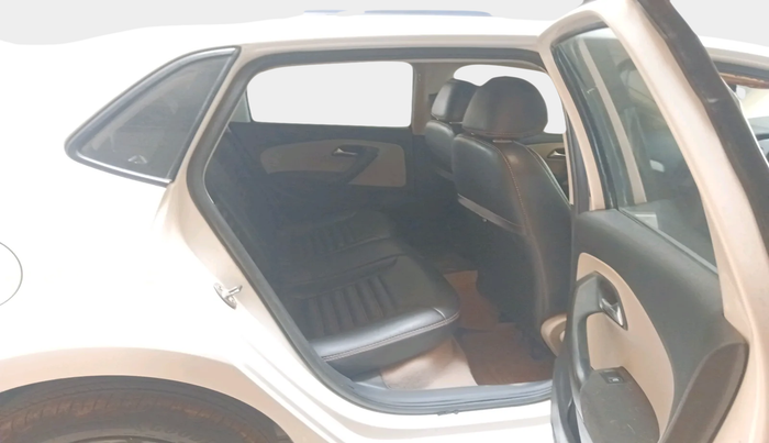 2011 Volkswagen Polo HIGHLINE 1.6L, Petrol, Manual, 66,208 km, interior