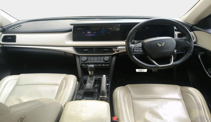 2022 Mahindra XUV700 AX 5 P AT 5 STR, Petrol, Automatic, 47,623 km, interior