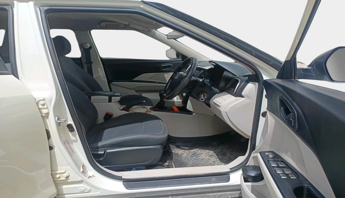 2019 Mahindra XUV300 W6 1.5 DIESEL, Diesel, Manual, 62,388 km, interior