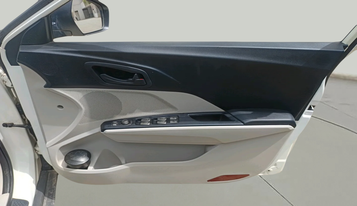 2019 Mahindra XUV300 W6 1.5 DIESEL, Diesel, Manual, 62,388 km, interior