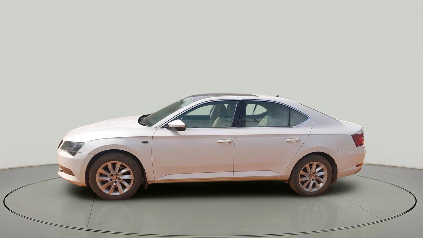 2016 Skoda Superb L&K 1.8 TSI AT, Petrol, Automatic, 1,08,355 km, exterior