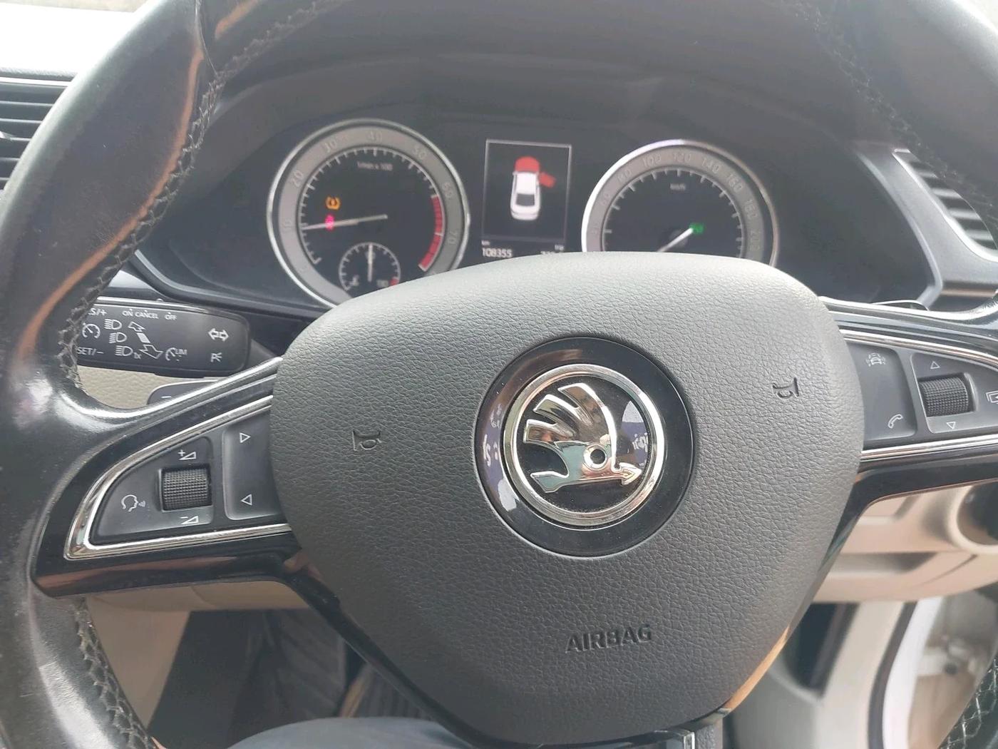 2016 Skoda Superb L&K 1.8 TSI AT, Petrol, Automatic, 1,08,355 km, interior