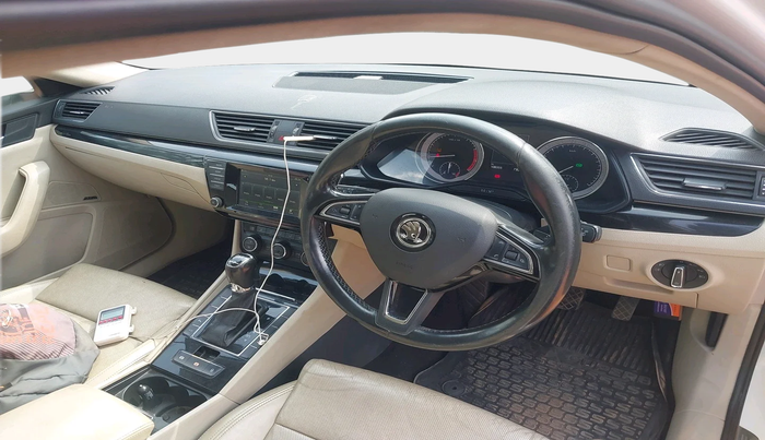 2016 Skoda Superb L&K 1.8 TSI AT, Petrol, Automatic, 1,08,355 km, interior