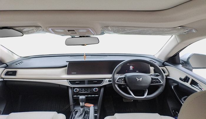 2023 Mahindra XUV700 AX 7 D AT 7 STR, Diesel, Automatic, 19,571 km, interior