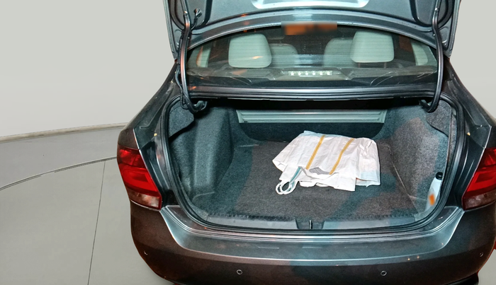 2013 Volkswagen Vento HIGHLINE DIESEL 1.6, Diesel, Manual, 2,42,299 km, exterior