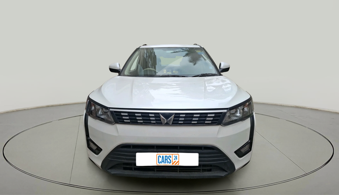 2023 Mahindra XUV300 W6 1.2 PETROL, Petrol, Manual, 13,525 km, exterior