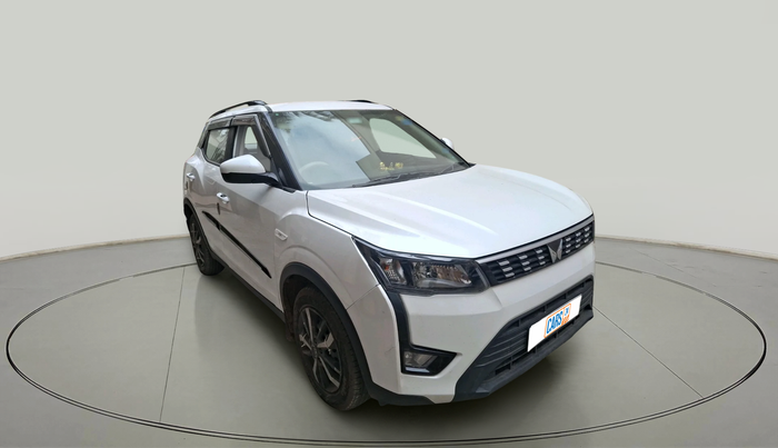 2023 Mahindra XUV300 W6 1.2 PETROL, Petrol, Manual, 13,525 km, exterior