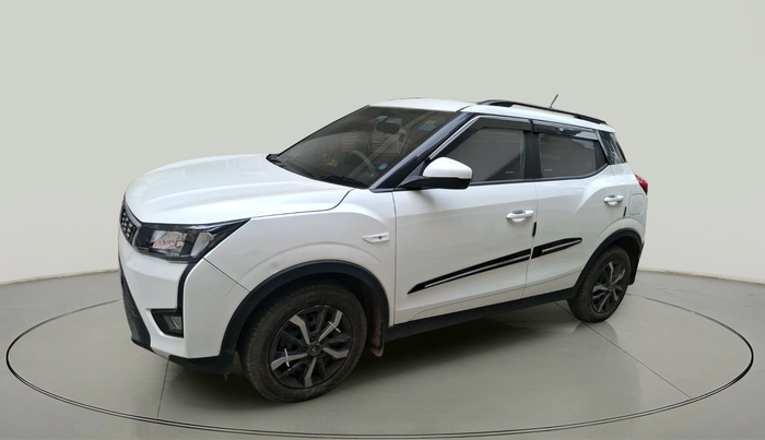 2023 Mahindra XUV300 W6 1.2 PETROL, Petrol, Manual, 13,525 km, exterior