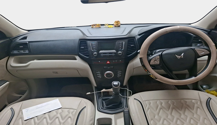 2023 Mahindra XUV300 W6 1.2 PETROL, Petrol, Manual, 13,525 km, interior