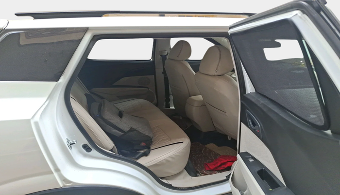 2023 Mahindra XUV300 W6 1.2 PETROL, Petrol, Manual, 13,525 km, interior