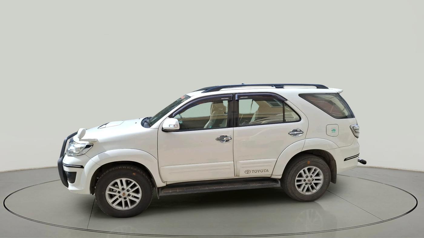 2013 Toyota Fortuner 3.0 4X2 AT, Diesel, Automatic, 1,19,575 km, exterior
