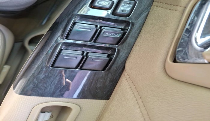 2013 Toyota Fortuner 3.0 4X2 AT, Diesel, Automatic, 1,19,575 km, interior