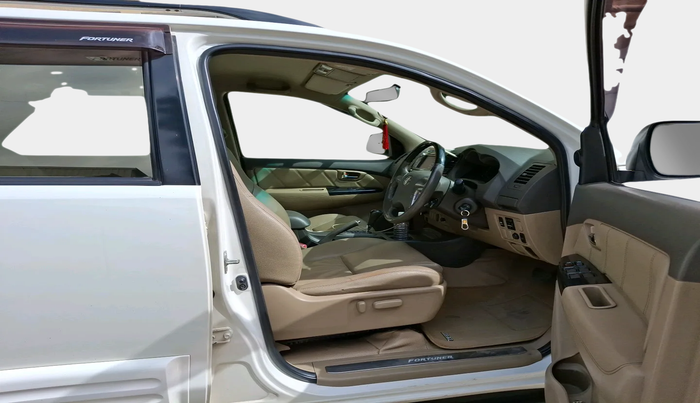 2013 Toyota Fortuner 3.0 4X2 AT, Diesel, Automatic, 1,19,575 km, interior