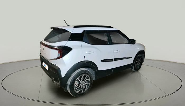 2024 Mahindra XUV 3XO AX5 1.2 L TCMPFI AT, Petrol, Automatic, 7,769 km, exterior