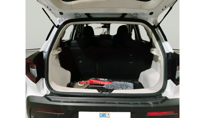 2024 Mahindra XUV 3XO AX5 1.2 L TCMPFI AT, Petrol, Automatic, 7,769 km, exterior