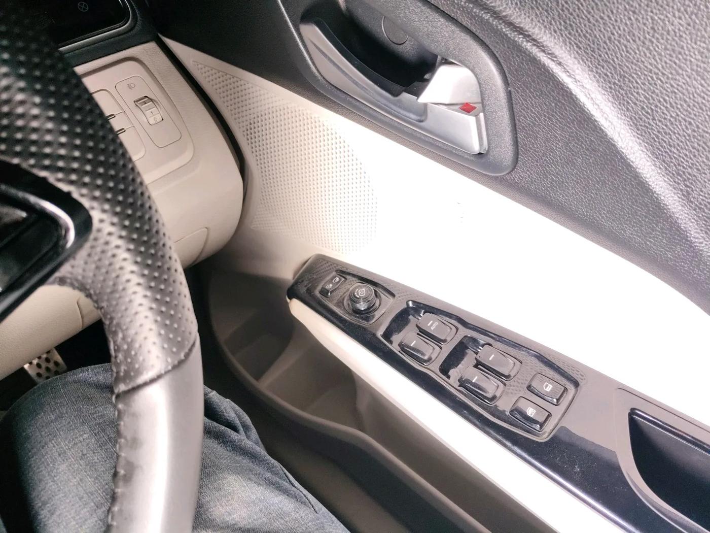 2024 Mahindra XUV 3XO AX5 1.2 L TCMPFI AT, Petrol, Automatic, 7,769 km, interior