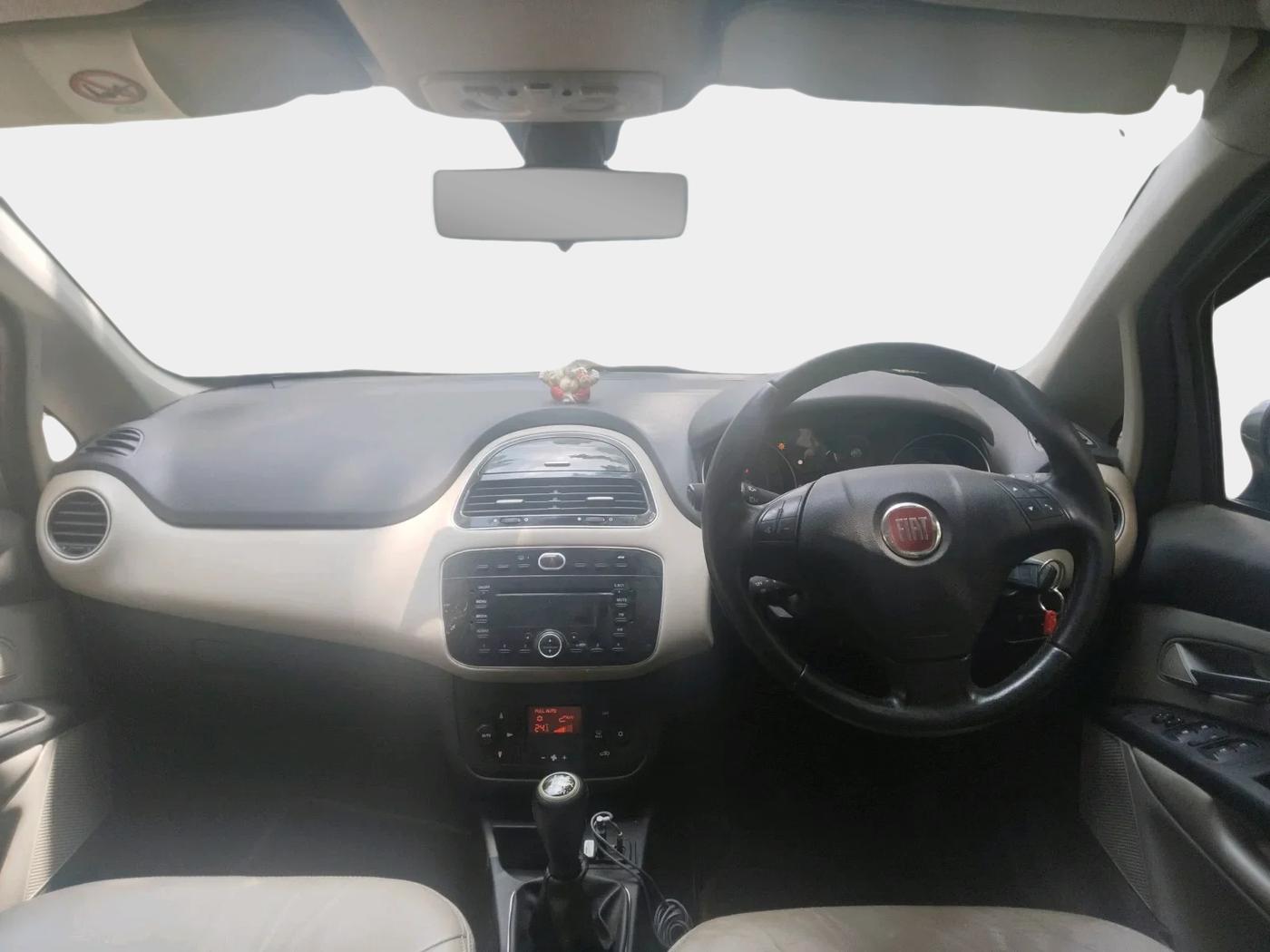 2014 Fiat Linea EMOTION 1.4 L T JET, Petrol, Manual, 72,939 km, interior