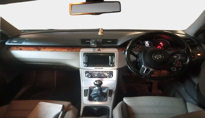 2010 Volkswagen Passat 1.8L TSI, Petrol, Manual, 97,122 km, interior