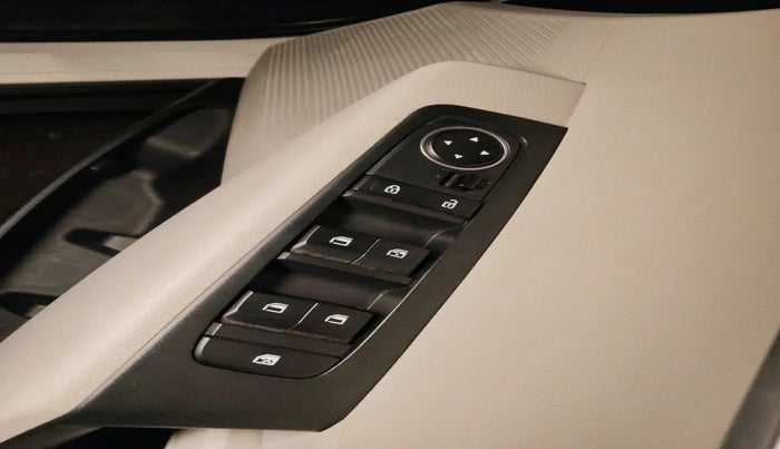 2023 KIA CARENS PRESTIGE 1.5 PETROL 7 STR, Petrol, Manual, 28,072 km, interior