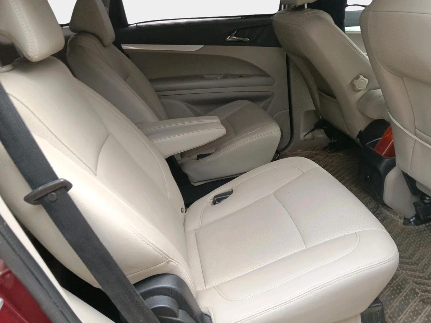 2018 Mahindra MARAZZO M8 7 STR, Diesel, Manual, 1,52,702 km, interior