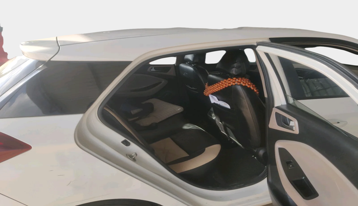 2017 Hyundai Elite i20 SPORTZ 1.4 CRDI, Diesel, Manual, 2,60,447 km, interior