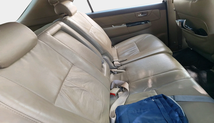 2012 Toyota Fortuner 3.0 4X2 MT, Diesel, Manual, 58,720 km, interior