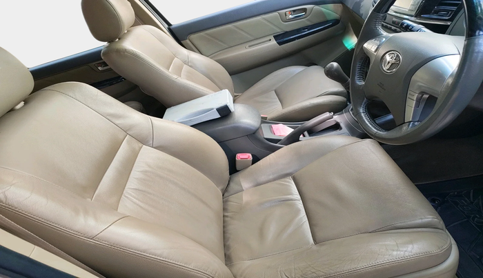 2012 Toyota Fortuner 3.0 4X2 MT, Diesel, Manual, 58,720 km, interior