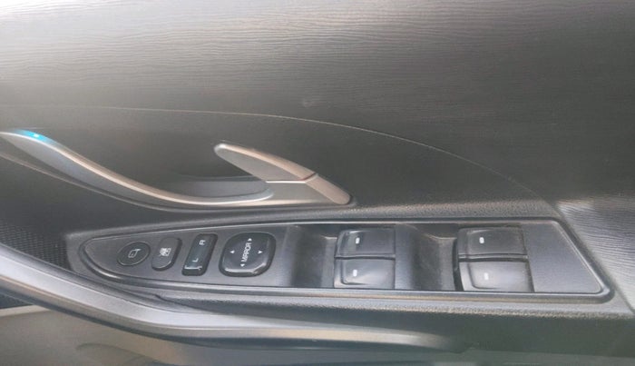 2016 Mahindra XUV500 W10 1.99, Diesel, Manual, 95,398 km, interior