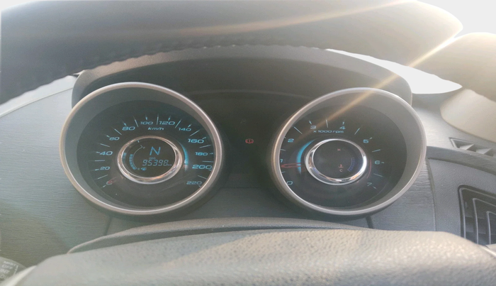 2016 Mahindra XUV500 W10 1.99, Diesel, Manual, 95,398 km, interior