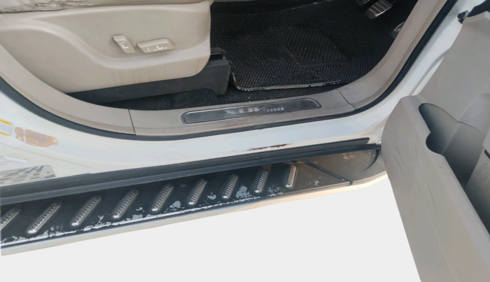 2016 Mahindra XUV500 W10 1.99, Diesel, Manual, 95,398 km, interior