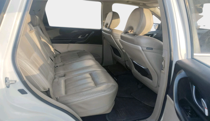 2016 Mahindra XUV500 W10 1.99, Diesel, Manual, 95,398 km, interior