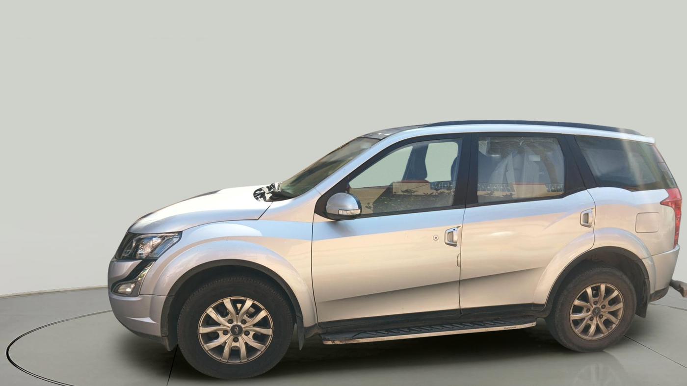 2016 Mahindra XUV500 W8 AT, Diesel, Automatic, 62,838 km, exterior