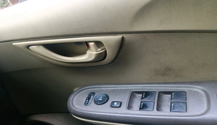 2013 Honda Amaze 1.2L I-VTEC S, Petrol, Manual, 1,26,351 km, interior