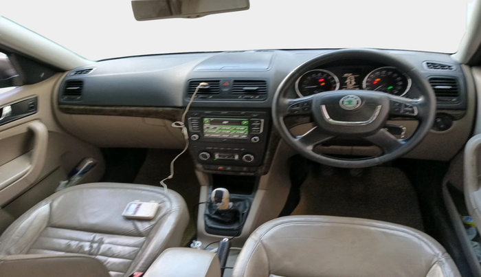 2012 Skoda Yeti ELEGANCE 2.0 TDI CR 4X4, Diesel, Manual, 1,53,400 km, interior