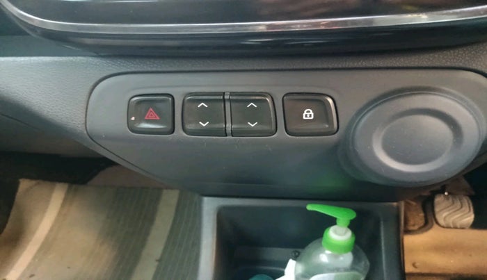 2016 Renault Kwid RXT 0.8, Petrol, Manual, 31,605 km, interior