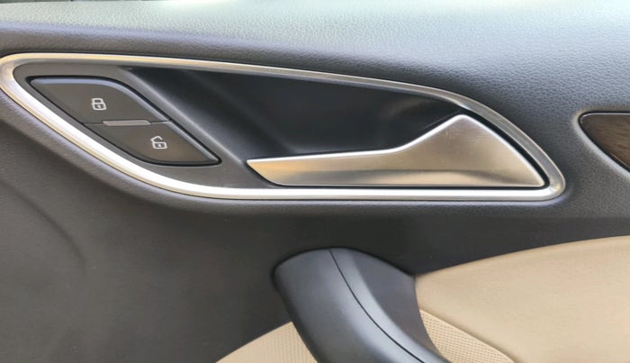 2018 Audi Q3 30 TDI PREMIUM PLUS, Diesel, Automatic, 1,08,289 km, interior