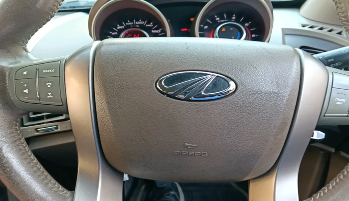 2013 Mahindra XUV500 W8, Diesel, Manual, 1,09,636 km, interior