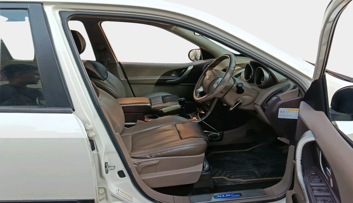 2013 Mahindra XUV500 W8, Diesel, Manual, 1,09,636 km, interior