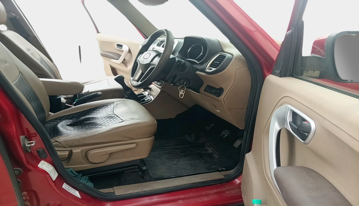 2015 Mahindra TUV300 T8, Diesel, Manual, 1,68,446 km, interior