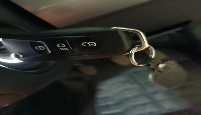 2021 Tata NEXON XM SUNROOF PETROL, Petrol, Manual, 19,779 km, interior