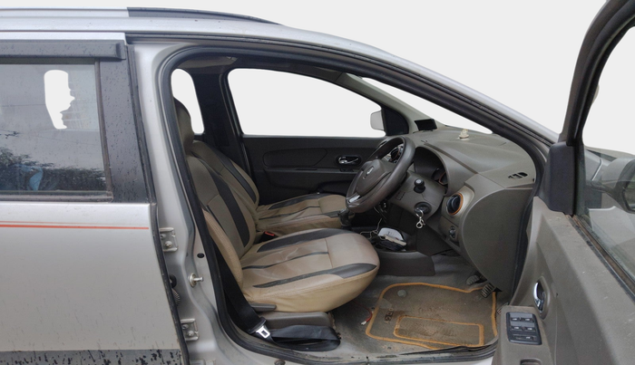 2016 Renault Lodgy 85 PS RXL WORLD EDITION 8 STR, Diesel, Manual, 43,812 km, interior