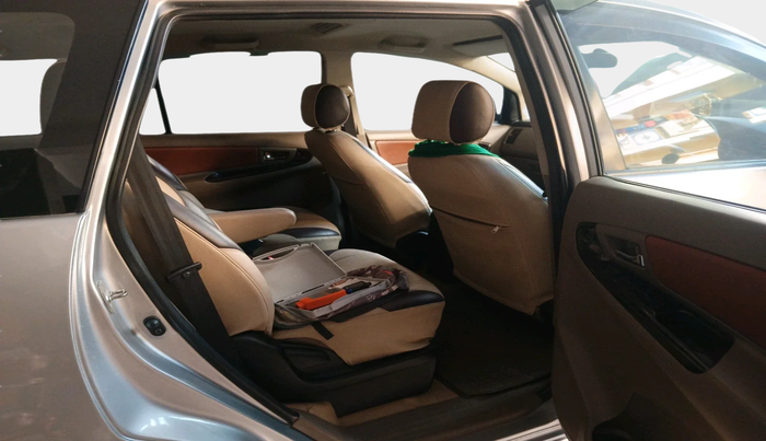 2015 Toyota Innova 2.5 VX 7 STR, Diesel, Manual, 1,10,152 km, interior