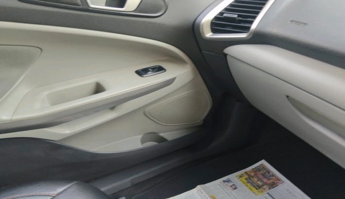 2014 Ford Ecosport TITANIUM 1.0L ECOBOOST, Petrol, Manual, 1,32,980 km, interior