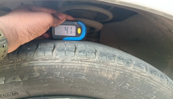 2011 Ford Fiesta Classic CLXI 1.4 DIESEL, Diesel, Manual, 1,35,845 km, tyre