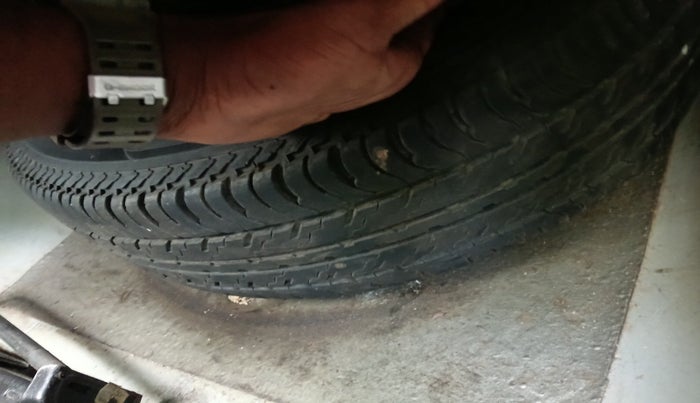 2011 Ford Fiesta Classic CLXI 1.4 DIESEL, Diesel, Manual, 1,35,845 km, tyre