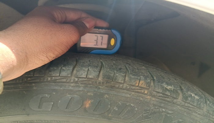 2011 Ford Fiesta Classic CLXI 1.4 DIESEL, Diesel, Manual, 1,35,845 km, tyre