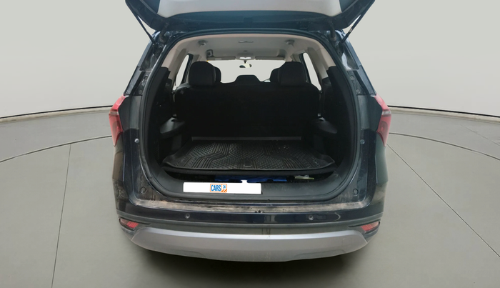 2023 Mahindra XUV700 AX 3 D MT 5 STR (E), Diesel, Manual, 11,038 km, exterior