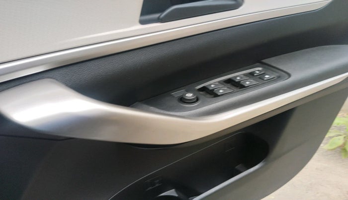 2023 Mahindra XUV700 AX 3 D MT 5 STR (E), Diesel, Manual, 11,038 km, interior