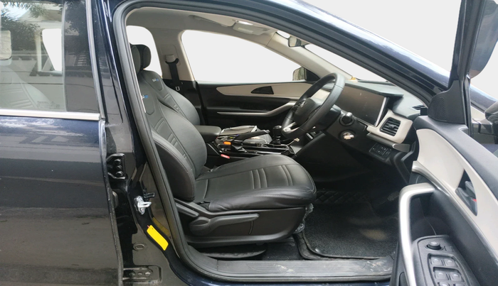 2023 Mahindra XUV700 AX 3 D MT 5 STR (E), Diesel, Manual, 11,038 km, interior